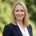 Professionelles Geschäftsführer-Porträt für Unternehmenskommunikation, Managementprofile und Employer Branding. Hochwertige Businessfotografie mit natürlichem Licht, glaubwürdiger Ausstrahlung und modernem Corporate-Look.